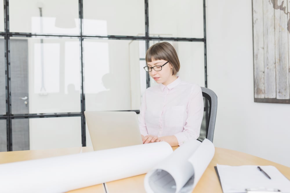 businesswoman-working-with-laptop-office