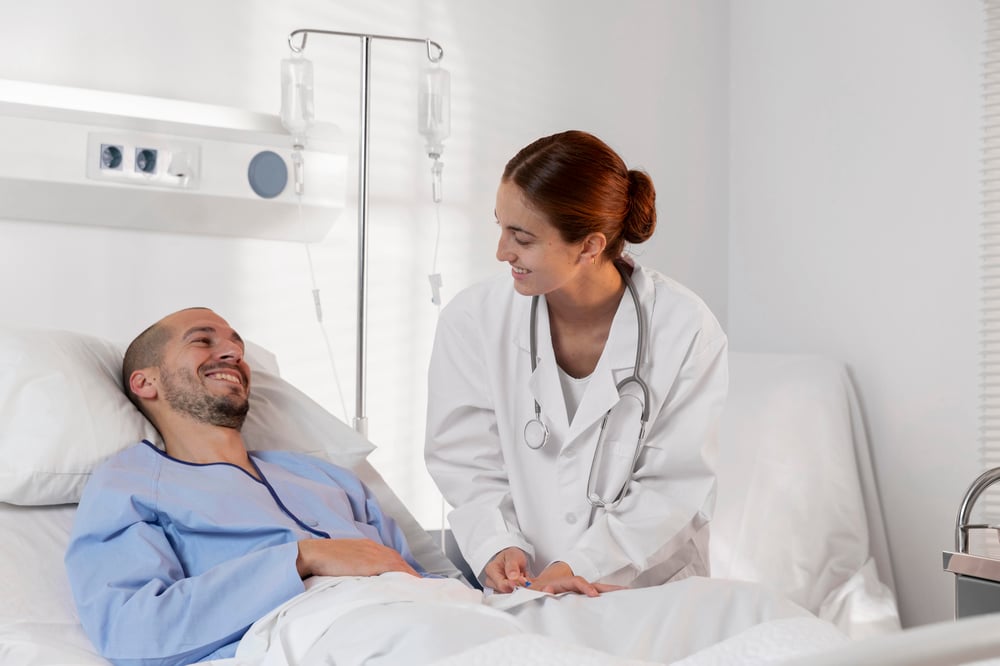 medium-shot-smiley-doctor-patient