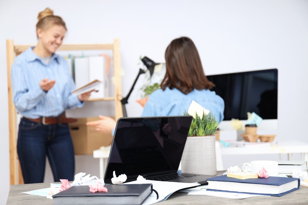 messy-office-workplace-workplace-workspace-concept