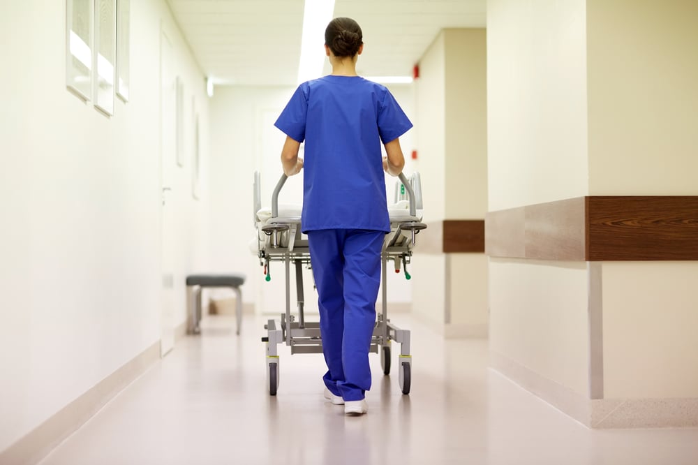 people-healthcare-reanimation-medicine-concept-nurse-carrying-hospital-gurney-emergency-room