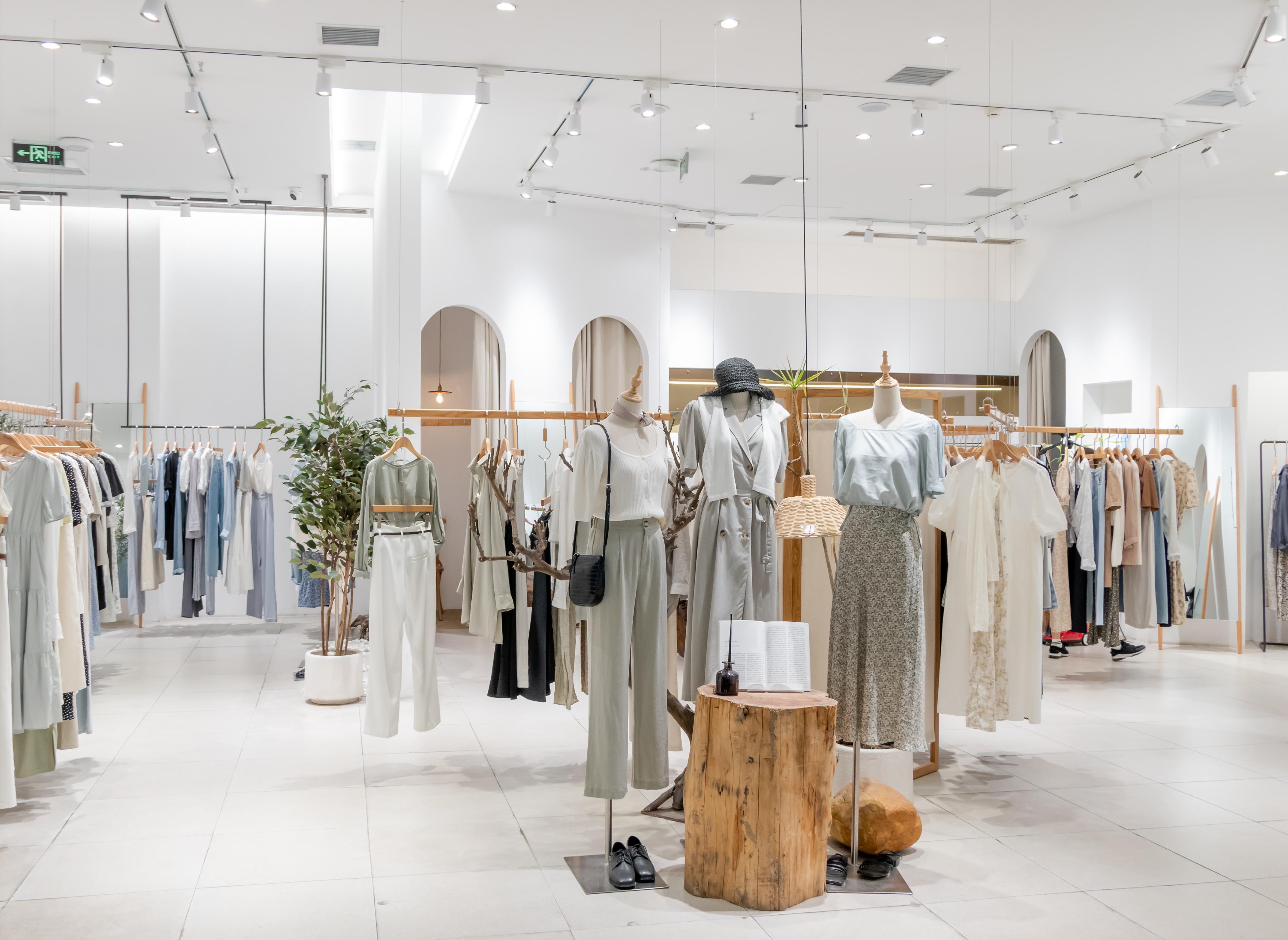 women-s-fashion-store-shopping-mall